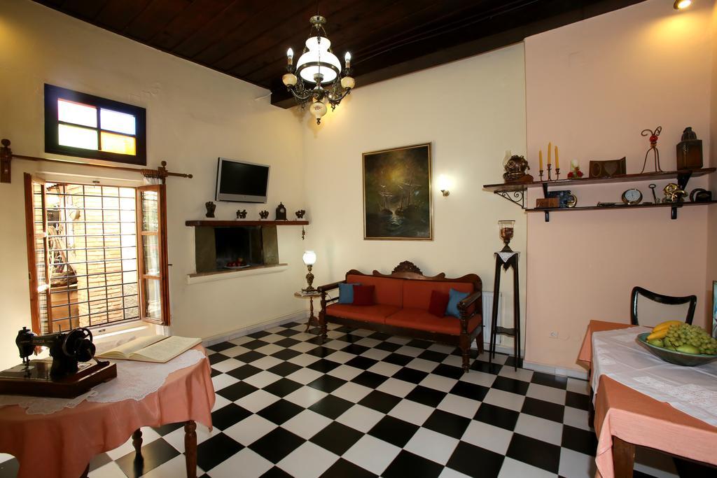 Ganimede Hotel, Galaxidi Bagian luar foto